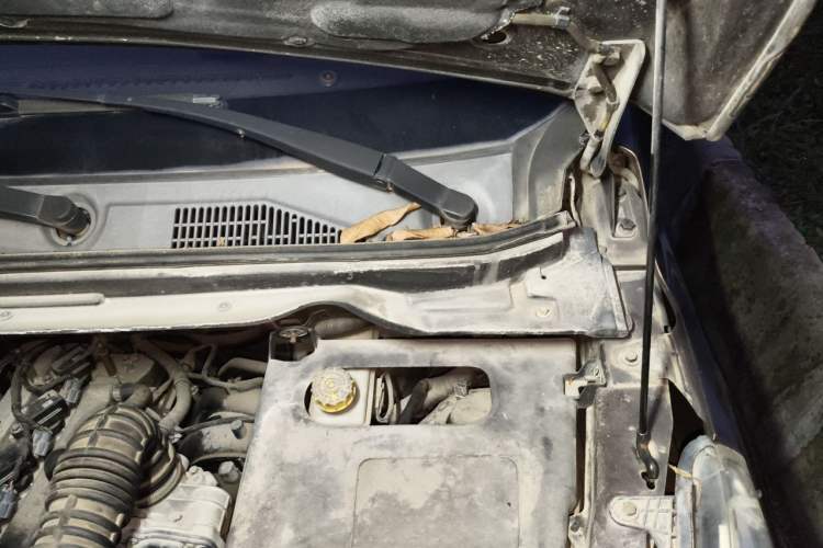 Used HYOSOW H3 2015 1.5L manual luxury version Engine Bay Left
