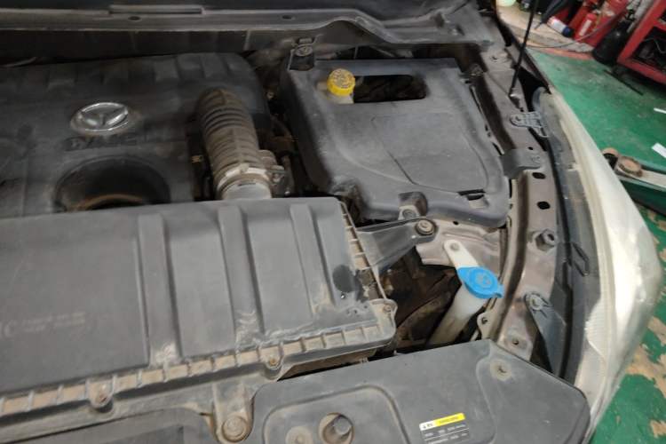 Used HYOSOW H3 2015 1.5L manual luxury version Engine Bay Left