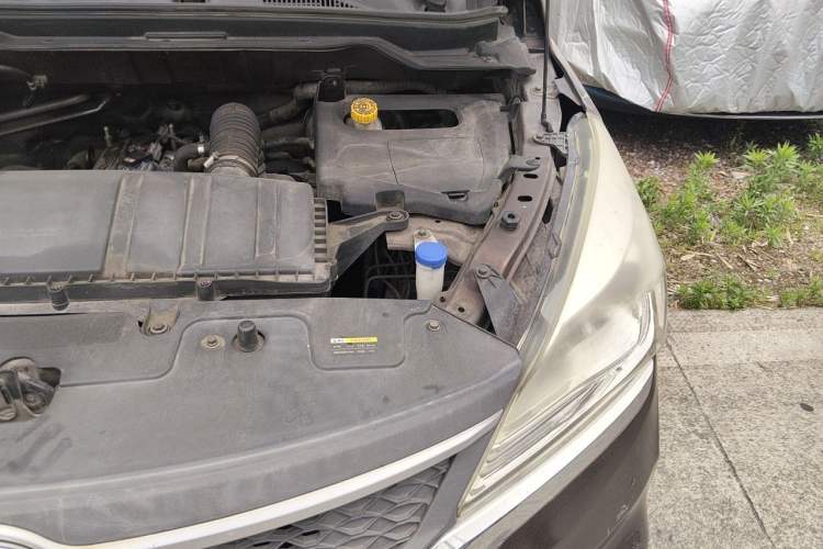 Used HYOSOW H3 2015 1.5L manual Comfort trim level Engine Bay Left