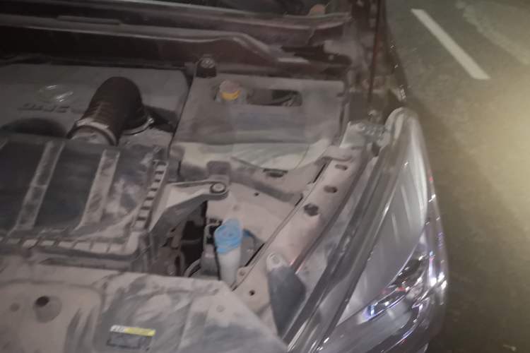 Used HYOSOW H3 2015 1.5L manual luxury version Engine Bay Left