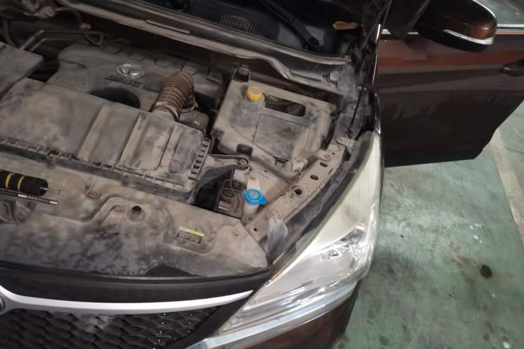 Used HYOSOW H3 2015 1.5L manual luxury version Engine Bay Left