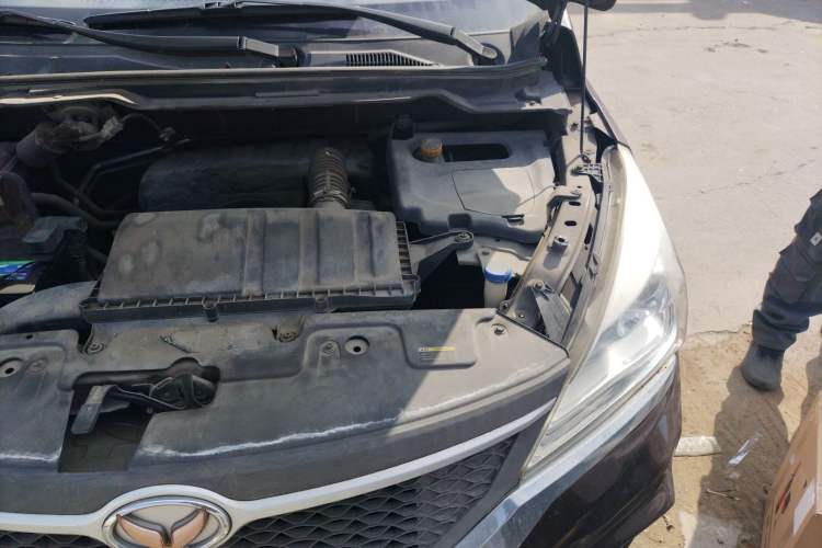 Used HYOSOW H3 2015 1.5L manual luxury version Engine Bay Left