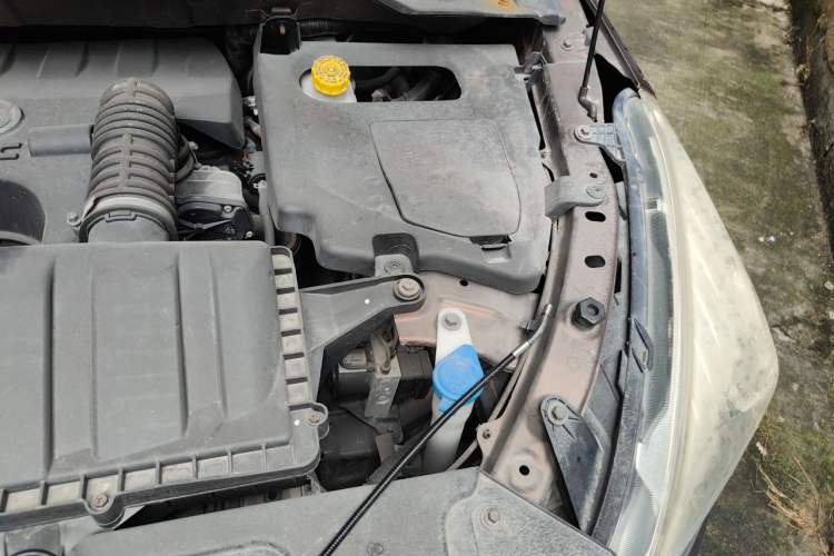 Used HYOSOW H3 2015 1.5L manual luxury version Engine Bay Left