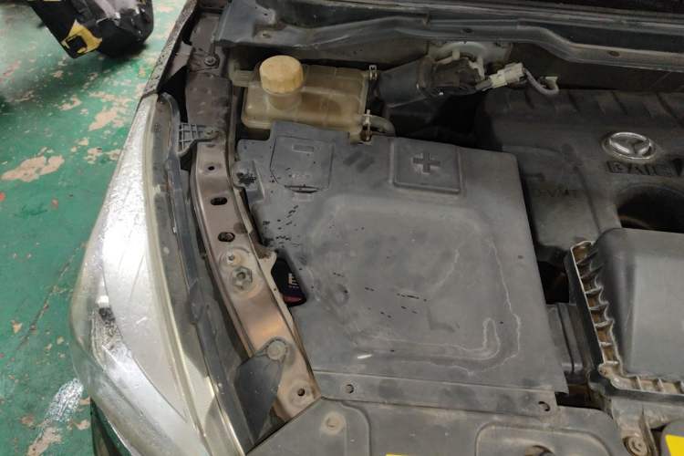Used HYOSOW H3 2015 1.5L manual luxury version Engine Bay Right