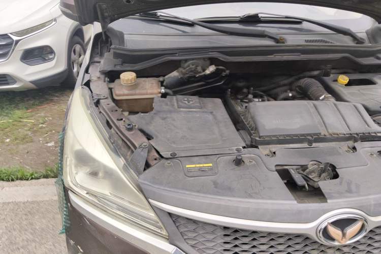 Used HYOSOW H3 2015 1.5L manual Comfort trim level Engine Bay Right