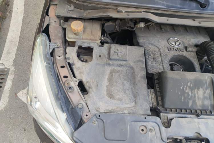 Used HYOSOW H3 2015 1.5L manual luxury version Engine Bay Right