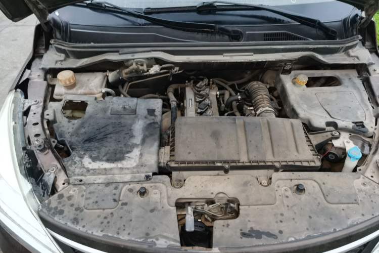 Used HYOSOW H3 2015 1.5L manual luxury version Engine Bay Right