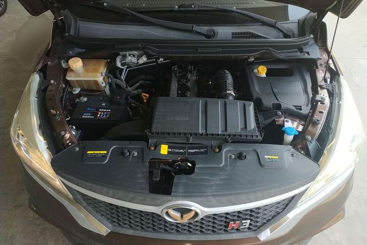 Used HYOSOW H3 2015 1.5L manual Comfort trim level Engine Bay