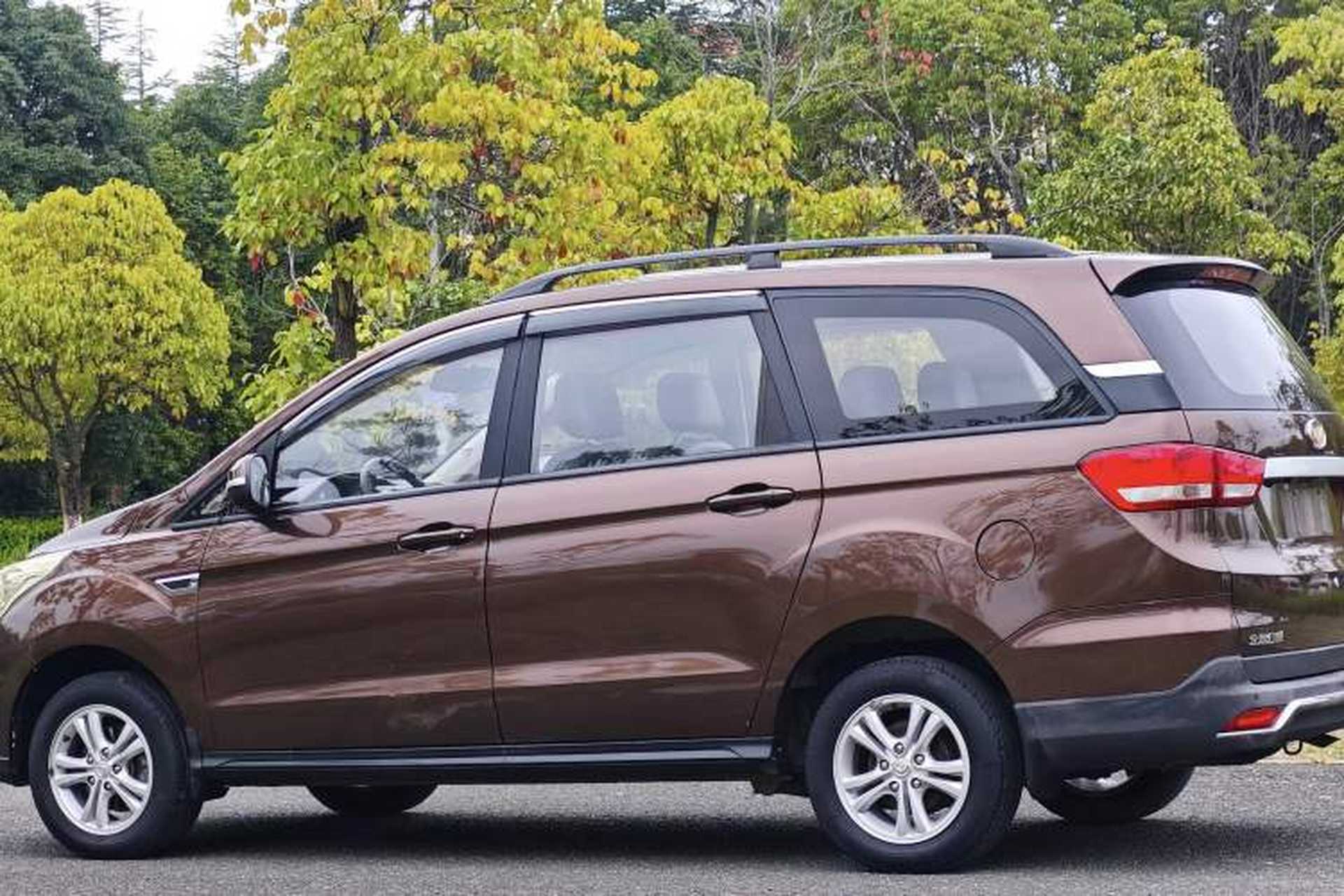 Used HYOSOW H3 2015 1.5L manual Comfort trim level Exterior 6