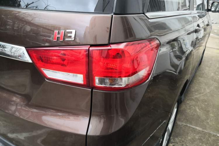 Used HYOSOW H3 2015 1.5L manual Comfort trim level Exterior 6