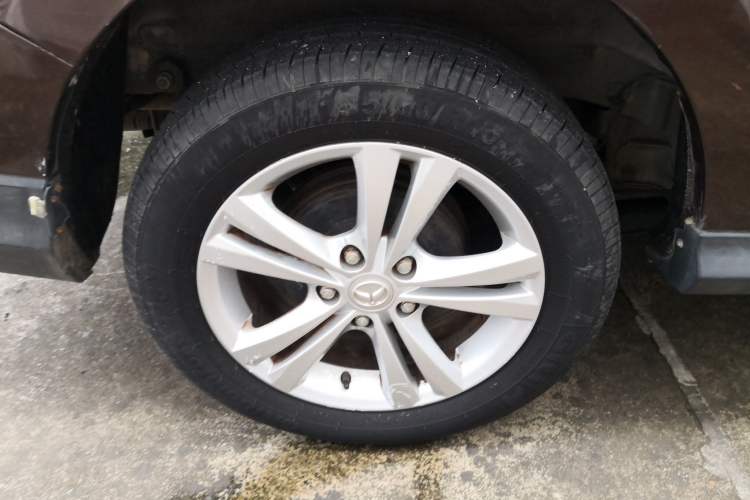 Used HYOSOW H3 2015 1.5L manual Comfort trim level Exterior 8