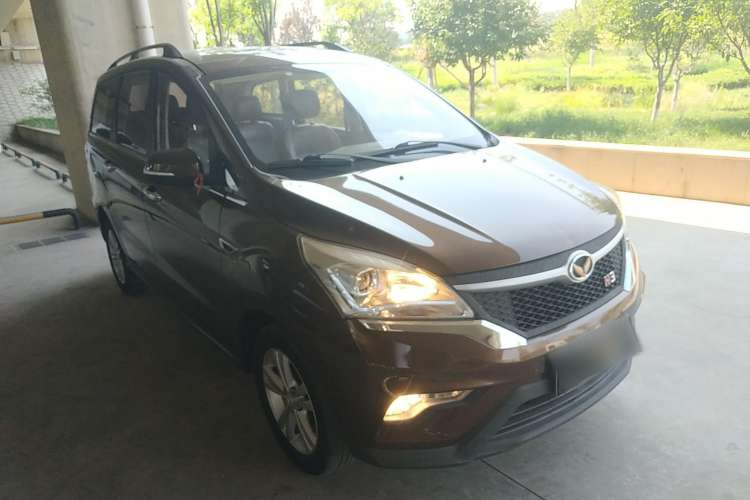 Used HYOSOW H3 2015 1.5L manual Comfort trim level Front Right 45 Deg