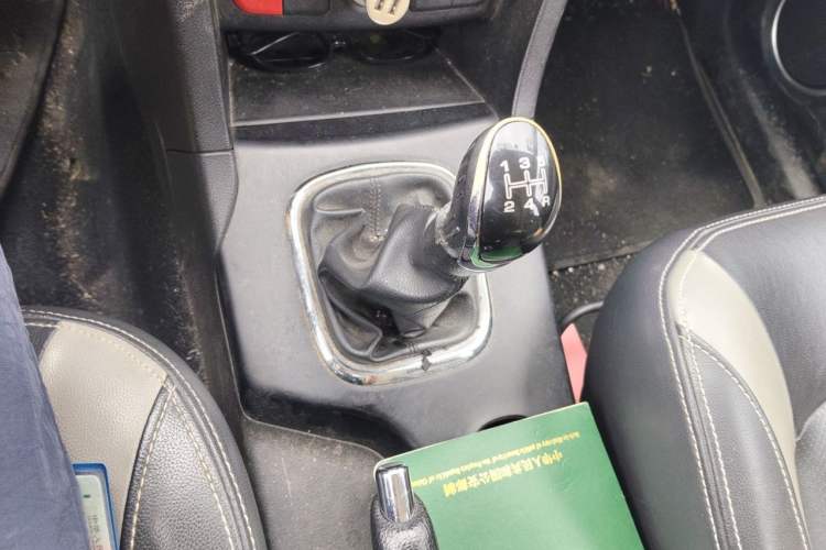 Used HYOSOW H3 2015 1.5L manual Comfort trim level Gear Lever