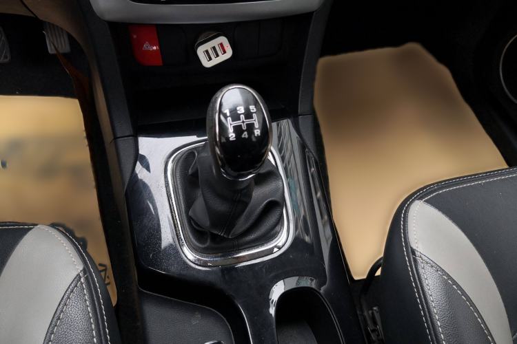 Used HYOSOW H3 2015 1.5L manual Comfort trim level Gear Lever