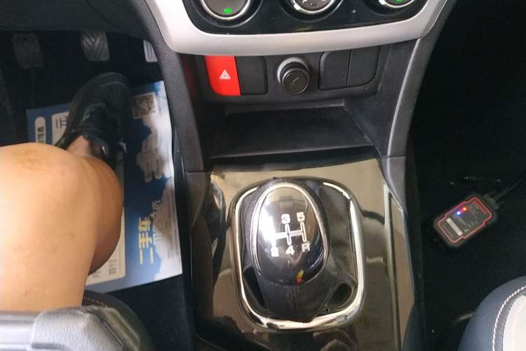 Used HYOSOW H3 2015 1.5L manual Comfort trim level Gear Lever