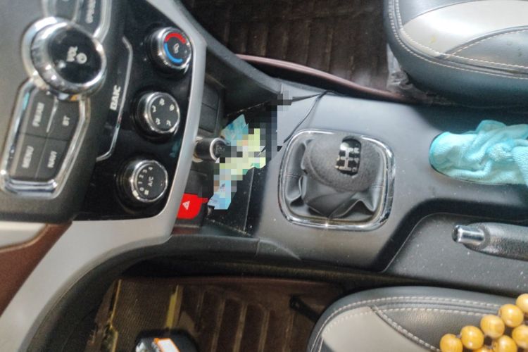 Used HYOSOW H3 2015 1.5L manual Comfort trim level Gear Lever