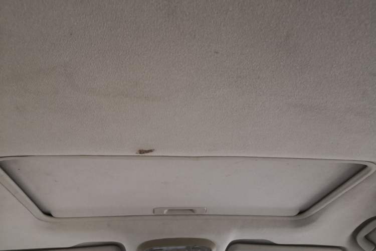 Used HYOSOW H3 2015 1.5L manual Comfort trim level Headliner