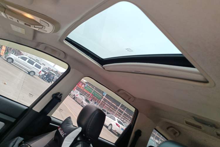 Used HYOSOW H3 2015 1.5L manual Comfort trim level Headliner