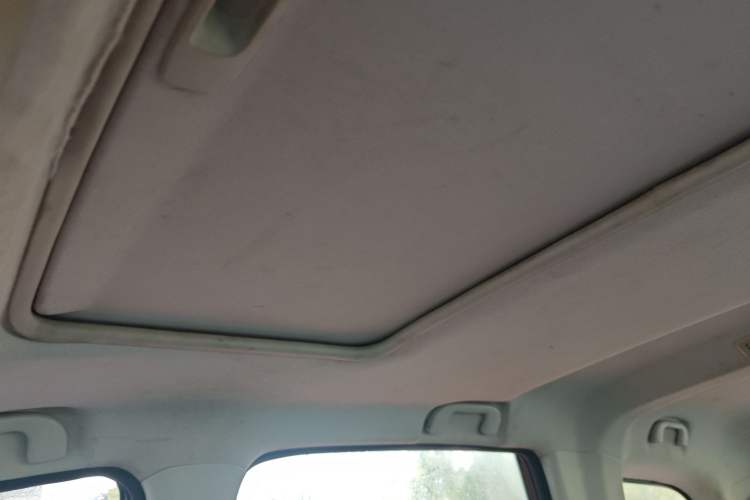 Used HYOSOW H3 2015 1.5L manual luxury version Headliner