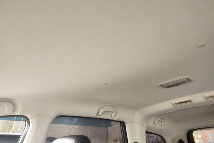 Used HYOSOW H3 2015 1.5L manual Comfort trim level Headliner