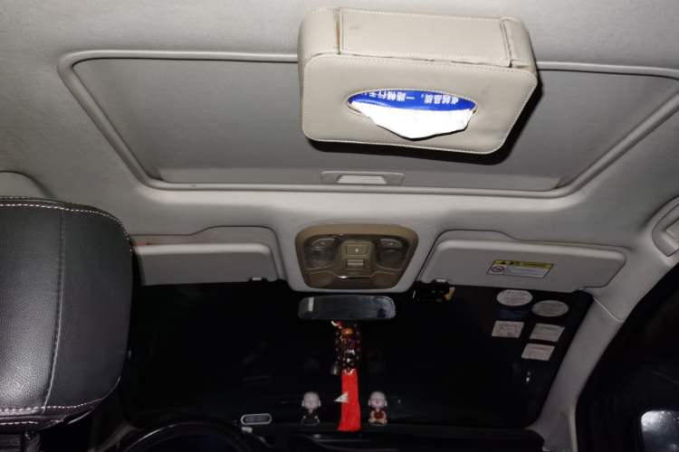Used HYOSOW H3 2015 1.5L manual luxury version Headliner