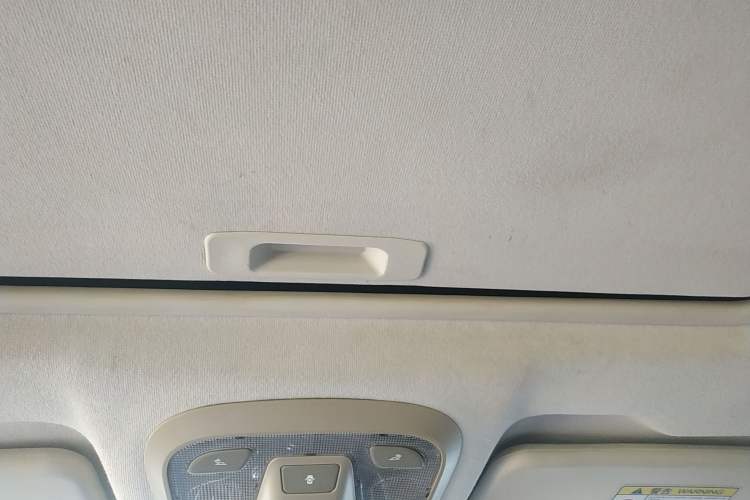 Used HYOSOW H3 2015 1.5L manual Comfort trim level Headliner