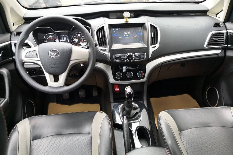 Used HYOSOW H3 2015 1.5L manual Comfort trim level Interior 2
