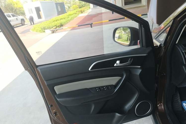 Used HYOSOW H3 2015 1.5L manual Comfort trim level Left Front Door Interior