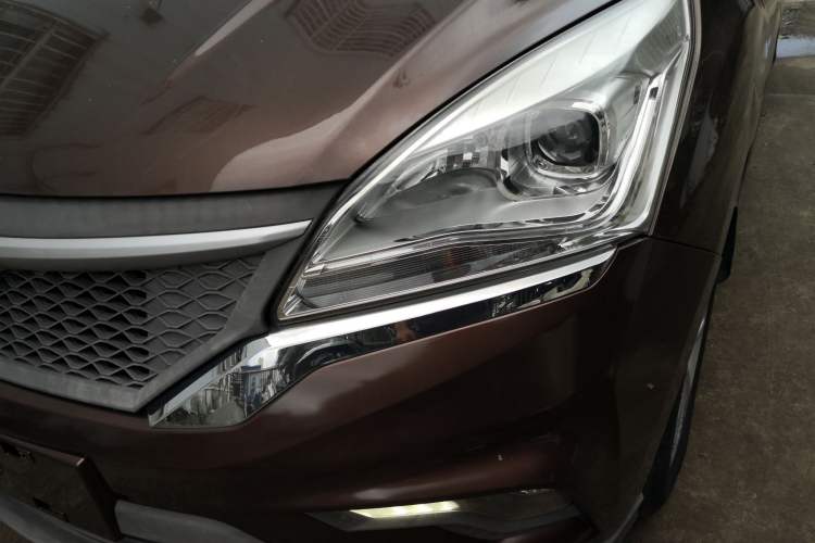Used HYOSOW H3 2015 1.5L manual Comfort trim level Left Front Headlight