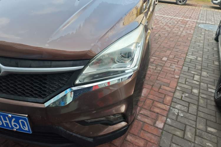 Used HYOSOW H3 2015 1.5L manual luxury version Left Front Headlight