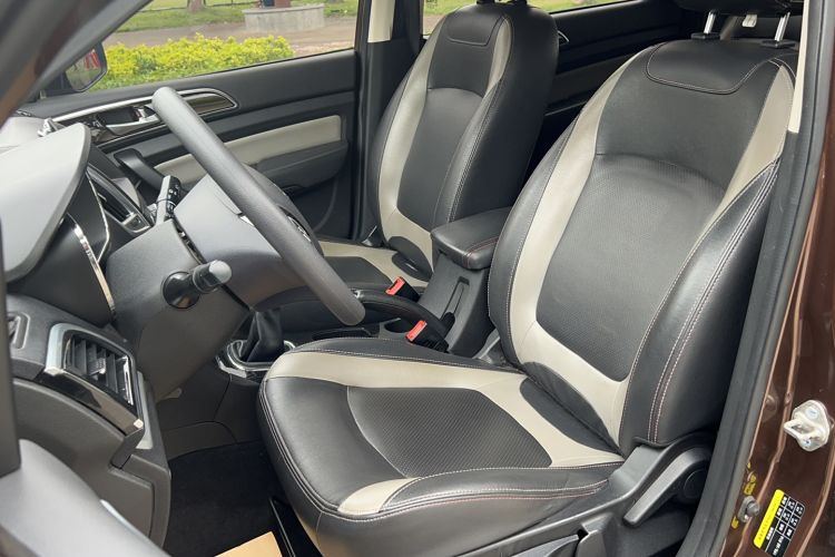 Used HYOSOW H3 2015 1.5L manual luxury version Left Front Seat