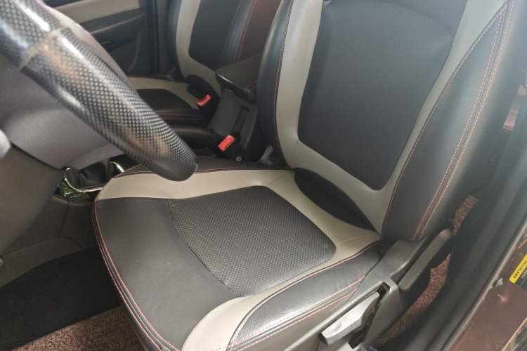 Used HYOSOW H3 2015 1.5L manual luxury version Left Front Seat