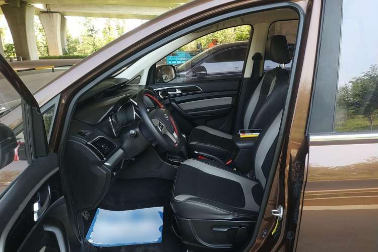 Used HYOSOW H3 2015 1.5L manual Comfort trim level Left Front Seat