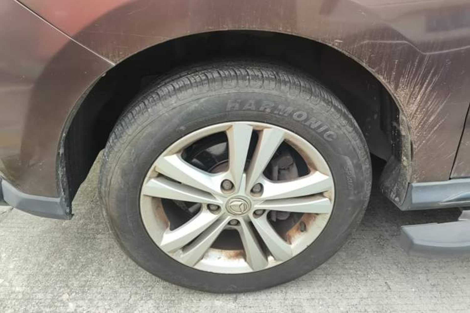 Used HYOSOW H3 2015 1.5L manual Comfort trim level Left Front Wheel Hub