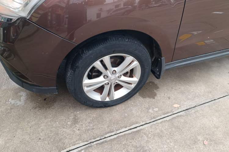 Used HYOSOW H3 2015 1.5L manual Comfort trim level Left Front Wheel Hub