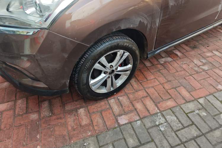 Used HYOSOW H3 2015 1.5L manual luxury version Left Front Wheel Hub