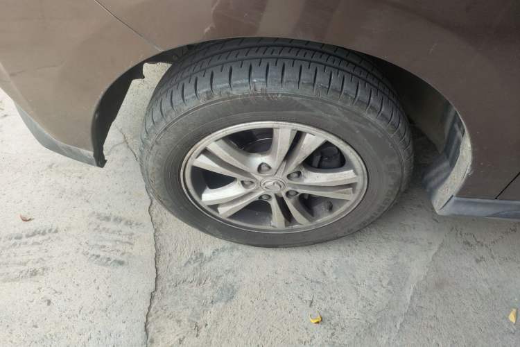 Used HYOSOW H3 2015 1.5L manual Comfort trim level Left Front Wheel Hub