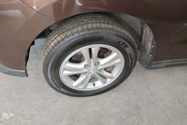 Used HYOSOW H3 2015 1.5L manual Comfort trim level Left Front Wheel Hub