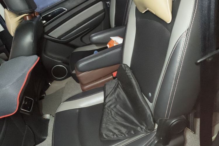 Used HYOSOW H3 2015 1.5L manual luxury version Left Rear Seat