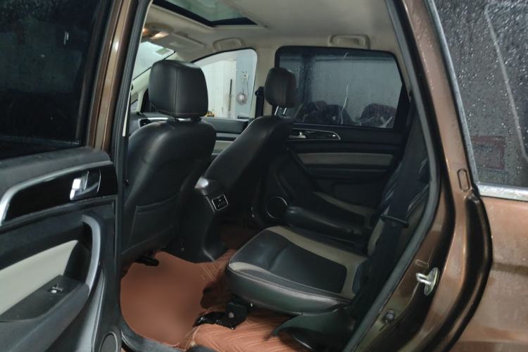 Used HYOSOW H3 2015 1.5L manual luxury version Left Rear Seat