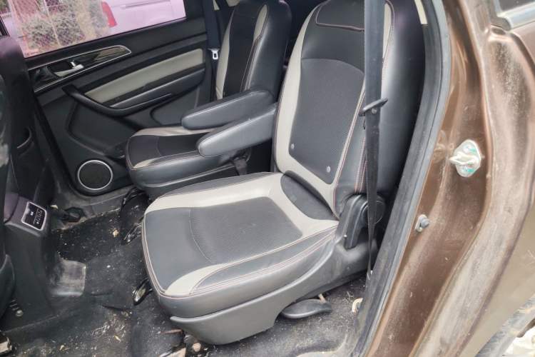 Used HYOSOW H3 2015 1.5L manual luxury version Left Rear Seat