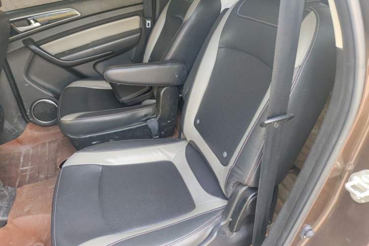 Used HYOSOW H3 2015 1.5L manual luxury version Left Rear Seat