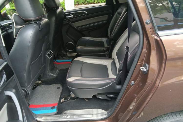 Used HYOSOW H3 2015 1.5L manual luxury version Left Rear Seat