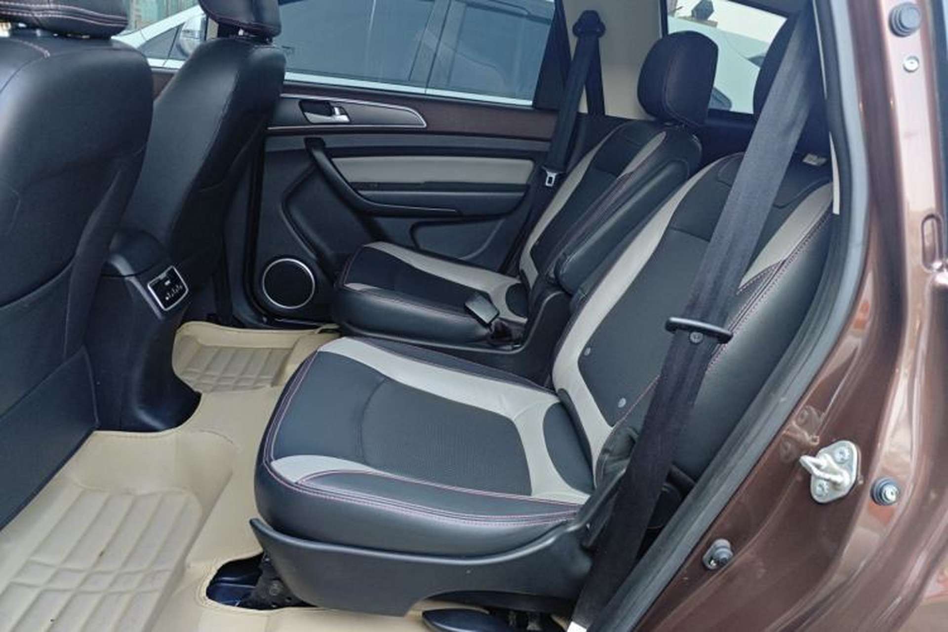 Used HYOSOW H3 2015 1.5L manual Comfort trim level Left Rear Seat