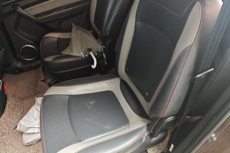 Used HYOSOW H3 2015 1.5L manual luxury version Left Rear Seat