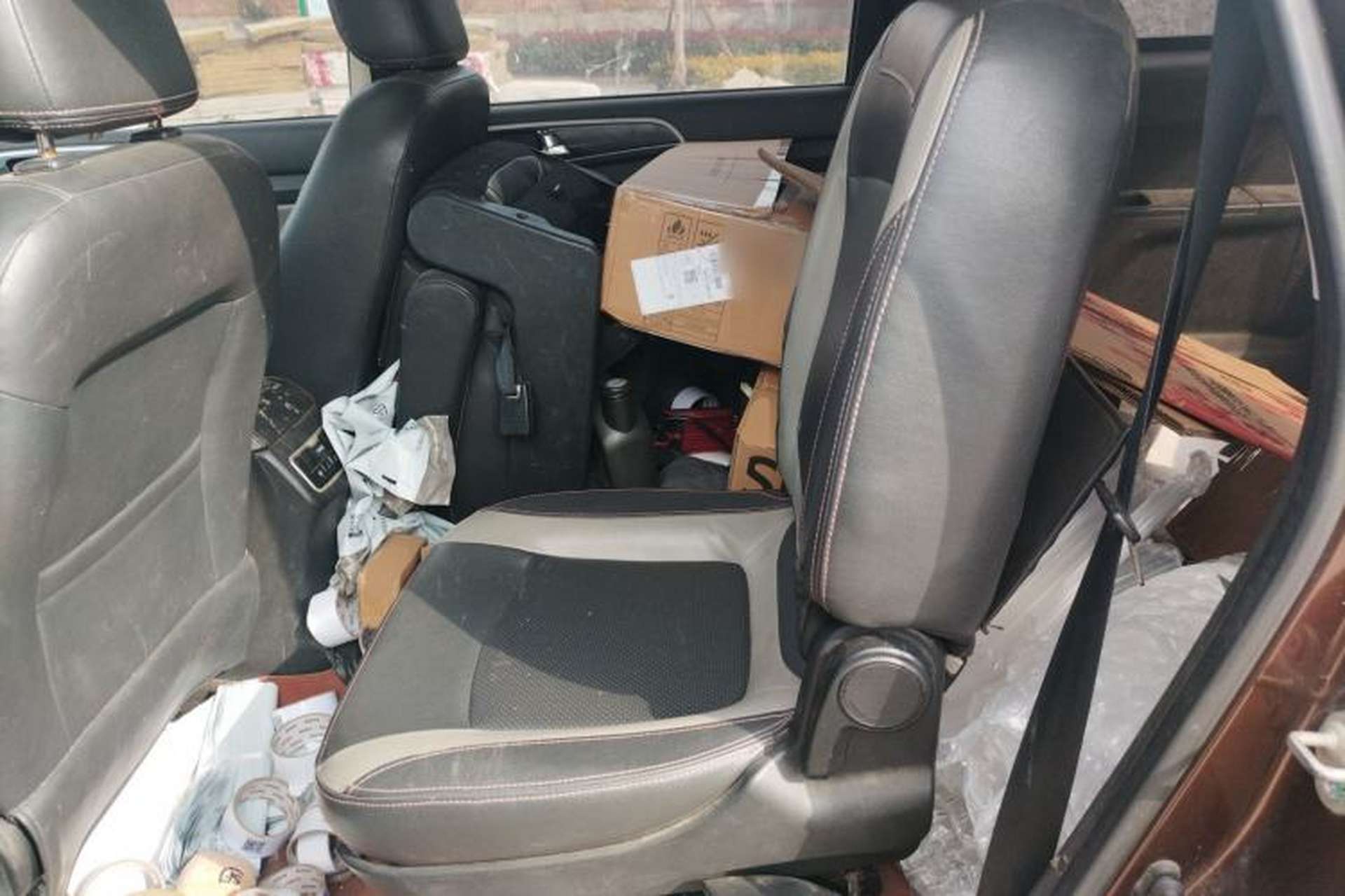 Used HYOSOW H3 2015 1.5L manual luxury version Left Rear Seat