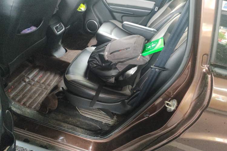 Used HYOSOW H3 2015 1.5L manual Comfort trim level Left Rear Seat