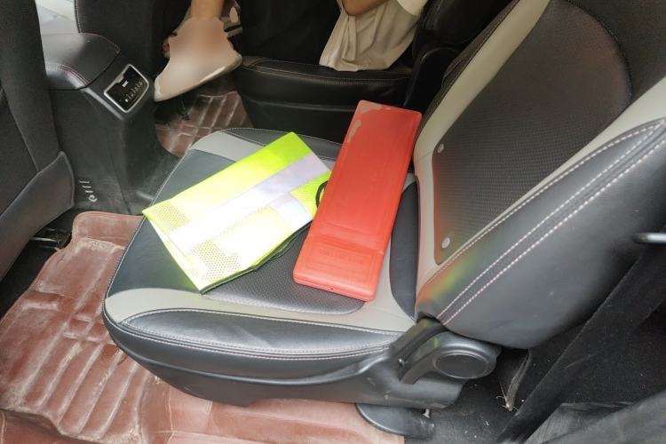 Used HYOSOW H3 2015 1.5L manual luxury version Left Rear Seat