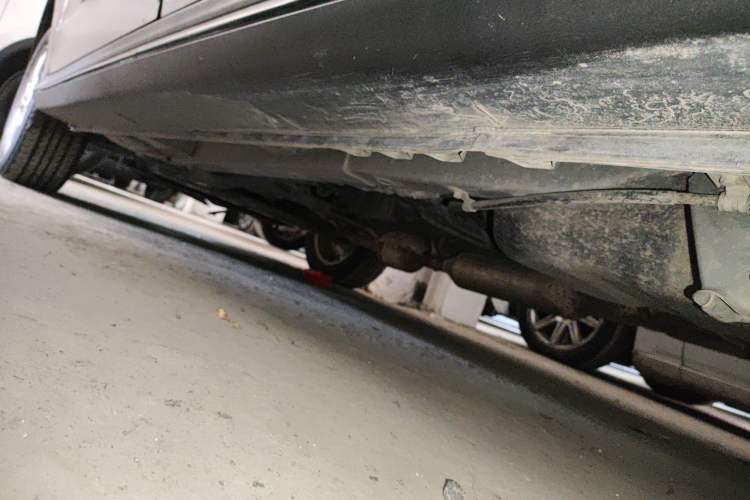 Used HYOSOW H3 2015 1.5L manual Comfort trim level Left Side Sill