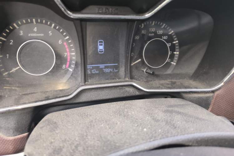 Used HYOSOW H3 2015 1.5L manual Comfort trim level Odometer Close Up